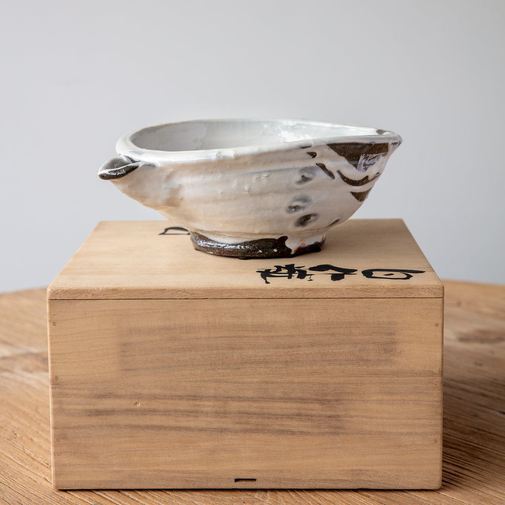 Katakuchi Mokubi Bowl with Spout